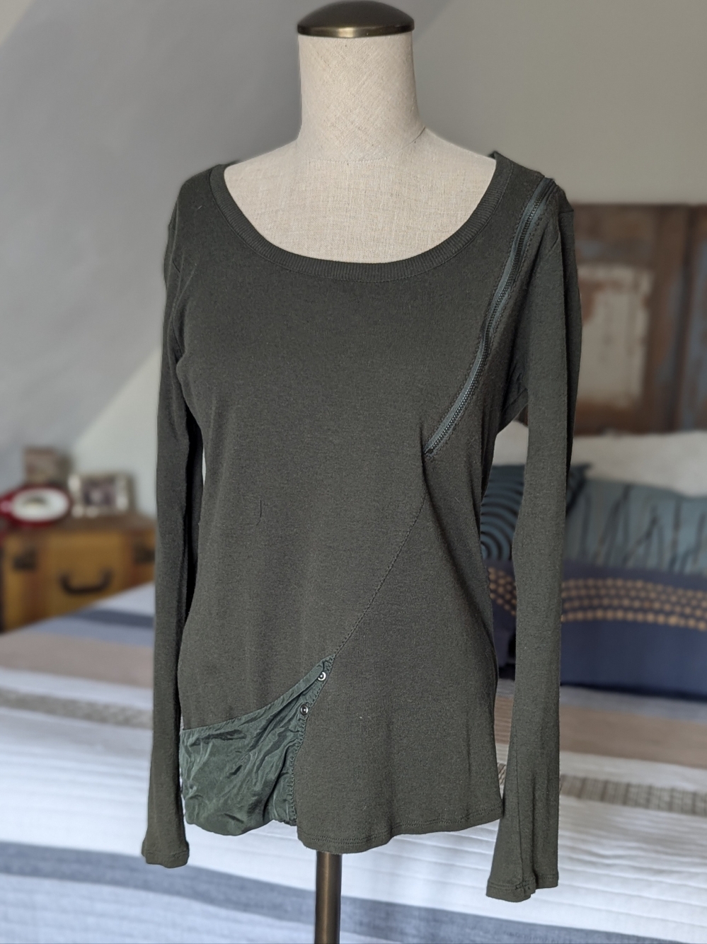 Women’s Long Sleeve Scoop Neck Top in Olive Green